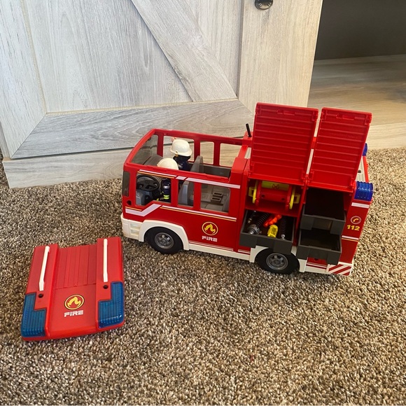 PLAYMOBIL Fire Truck functioning lights and siren play toy Education - Picture 7 of 12